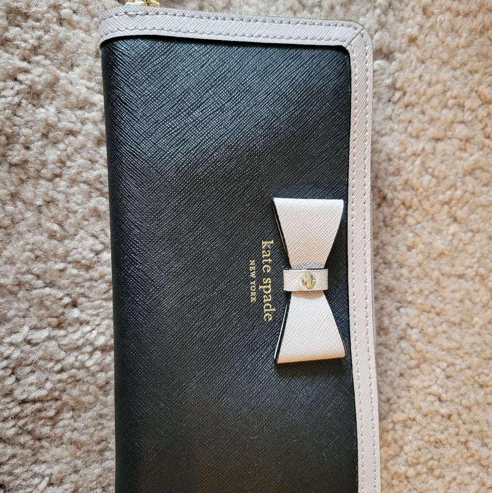 Authentic Kate Spade Large Zip Wallet
